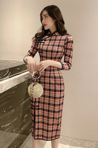 Карирана дамска рокля ретро стил с дълъг ръкав