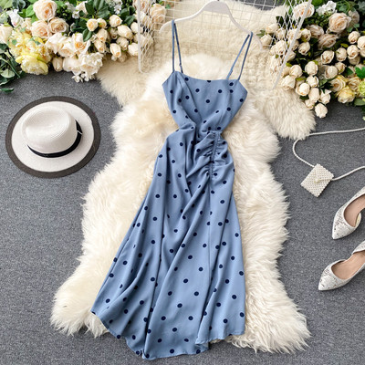 Ежедневна дамска рокля на точки и тънки презрамки