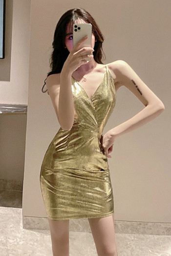 Дамска лъскава рокля с тънки презрамки и шпиц деколте