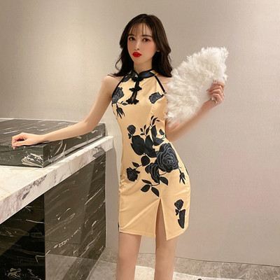 Нов модел дамска рокля с цепка и флорални мотиви