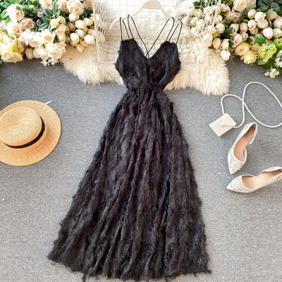 Модерна дамска рокля с кръстосани презрамки и V-образно деколте