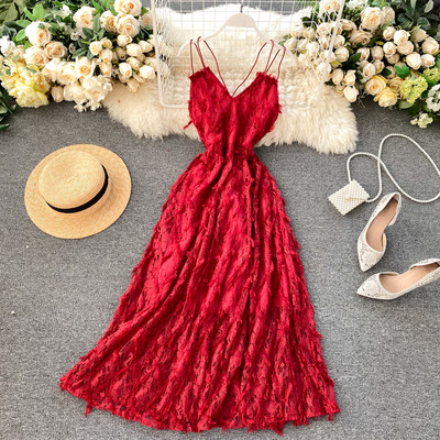 Модерна дамска рокля с кръстосани презрамки и V-образно деколте