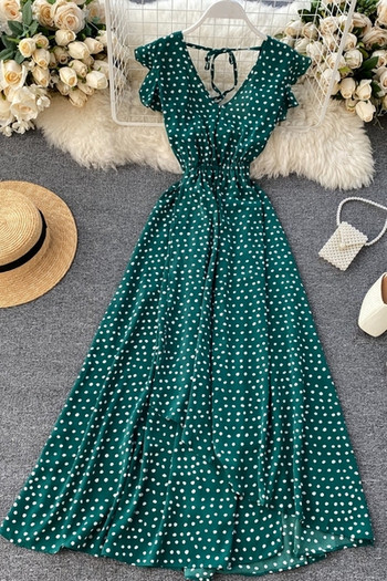 Модерна дамска рокля на точки и V-образно деколте