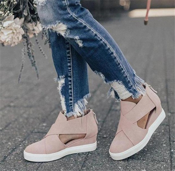 Ежедневни дамски обувки на платформа изчистен модел с цип 