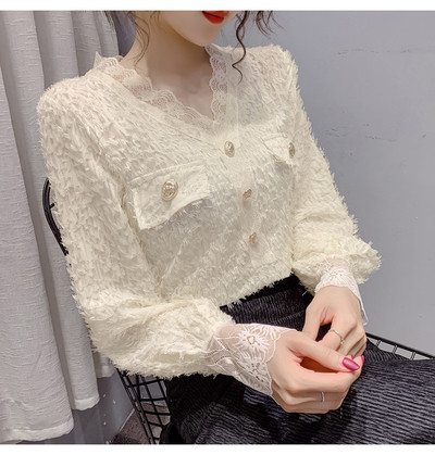 Дамска риза с копчета и шпиц деколте 