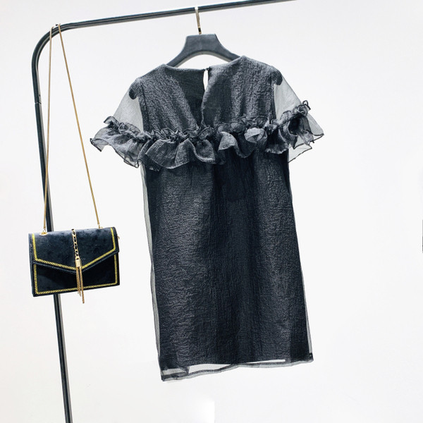 Нов модел къса дамска рокля с къс ръкав и овално деколте