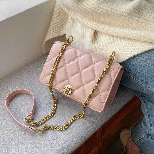 Модерна дамска чанта от еко кожа с метална закопчалка