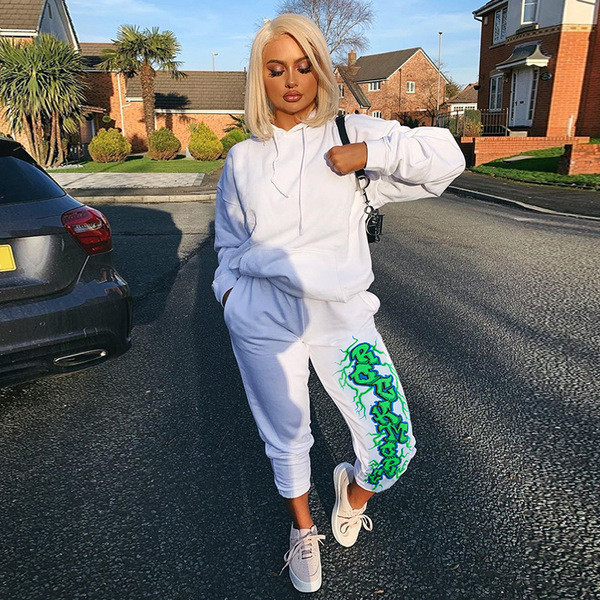 Спортен дамски панталон с висока талия и апликация в бял цвят 