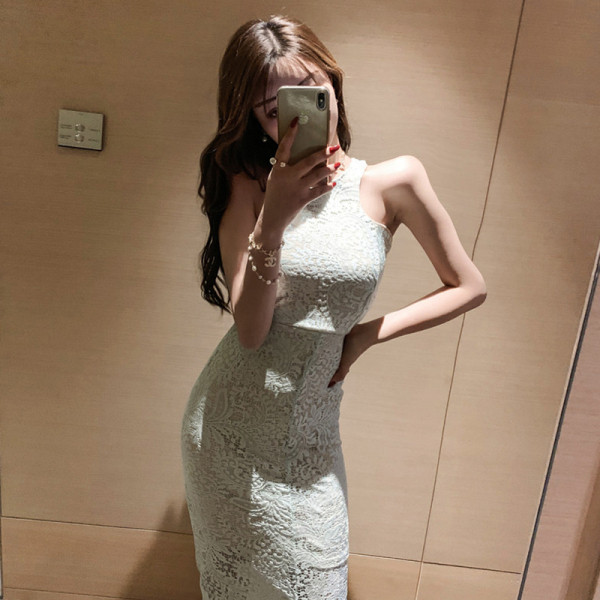 Стилна дамска рокля Slim модел с дантела