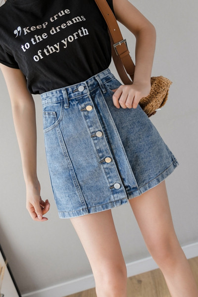 Ежедневна дънкова къса пола с висока талия и копчета 