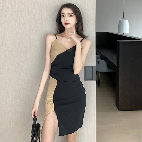 Актуална дамска рокля с тънки презрамки и цепка