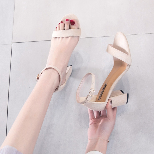 Дамски велурени сандали с квадратен ток 