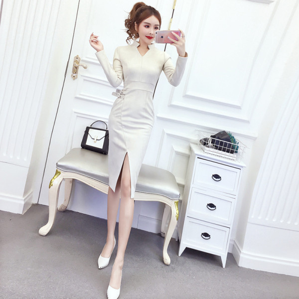 Rochie actuală de damă cu fante și mâneci lungi