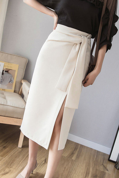 Fusta de dama eleganta, cu fanta si talie inalta