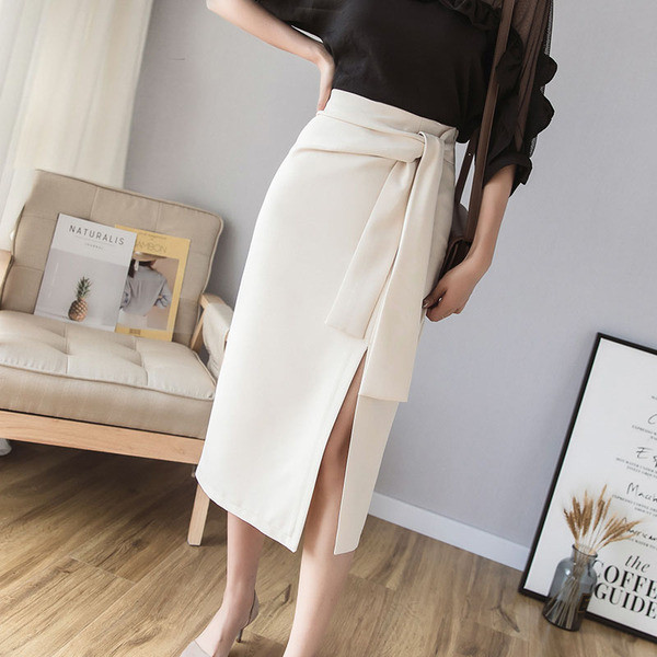 Fusta de dama eleganta, cu fanta si talie inalta