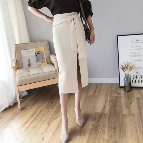 Fusta de dama eleganta, cu fanta si talie inalta