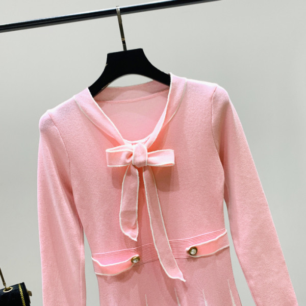 Разкроена модерна дамска рокля с панделка в розов цвят