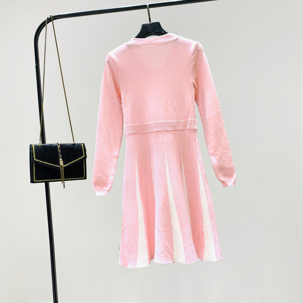 Разкроена модерна дамска рокля с панделка в розов цвят