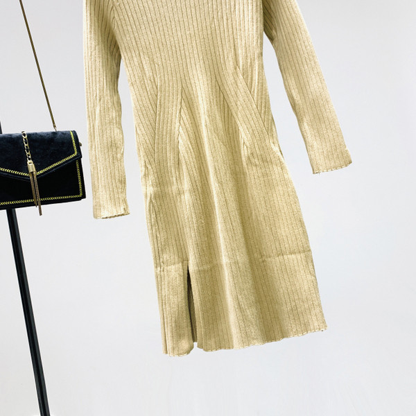 Rochie casual de dama cu decolteu rotund si maneci lungi