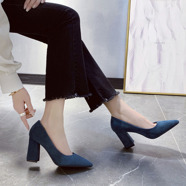 Pantofi dama din piele intoarsa cu toc gros model ascutit