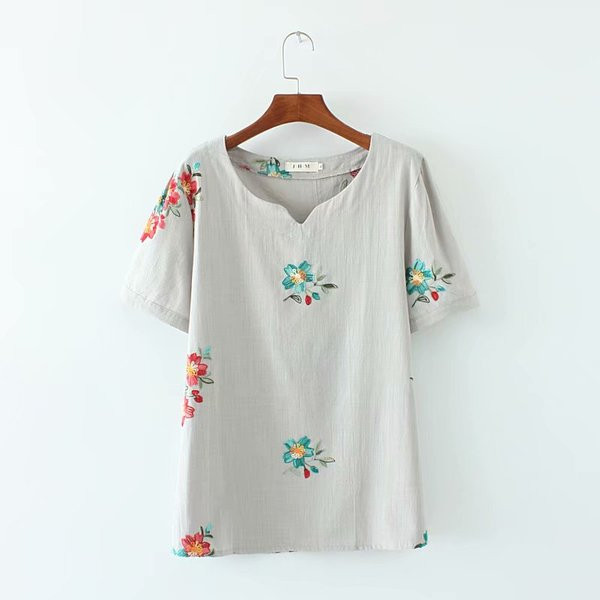 Tricou casual dama cu decolteu oval, broderii si maneci scurte