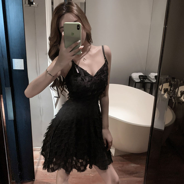 Rochie moderna de dama cu ciucuri si decolteu spitz