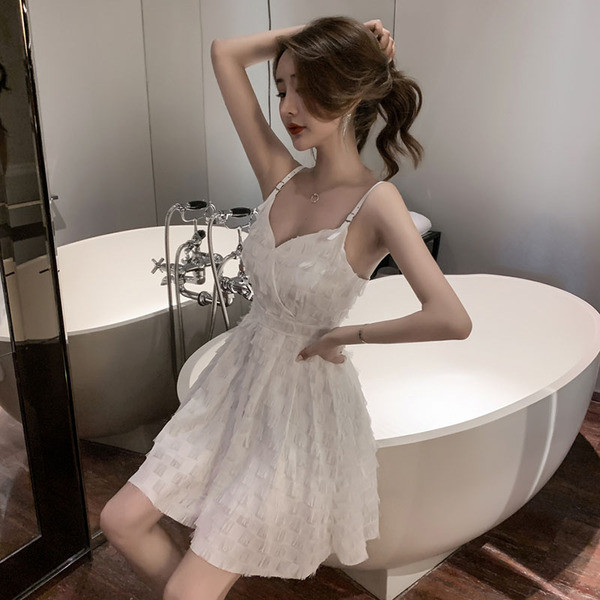 Rochie moderna de dama cu ciucuri si decolteu spitz