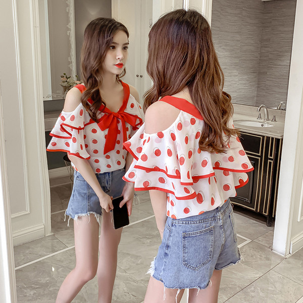 Bluză de damă cu panglică și umerii goi cu puncte