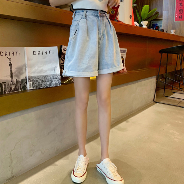 Pantaloni scurți casual model larg