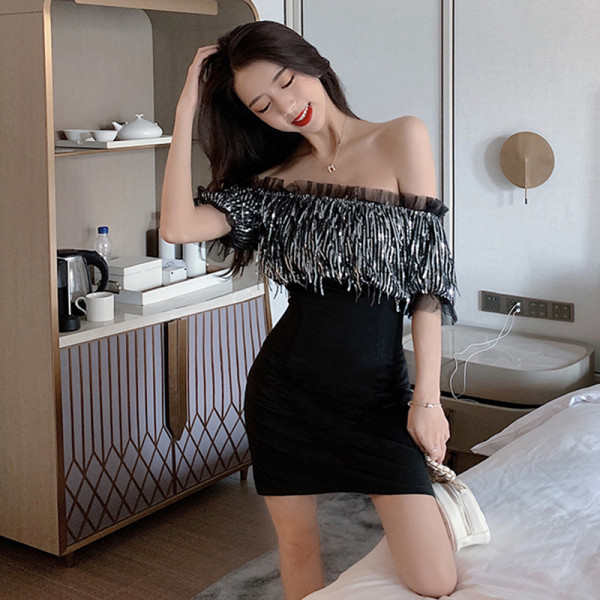 Стилна дамска рокля с пайети и тюл