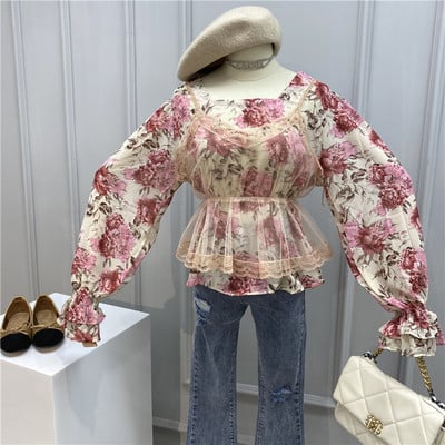 Модерна пролетна дамска блуза разкроен модел с флорален десен