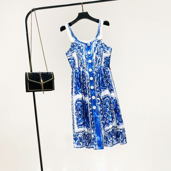 Rochie moderna de dama cu nasturi si bretele subtiri