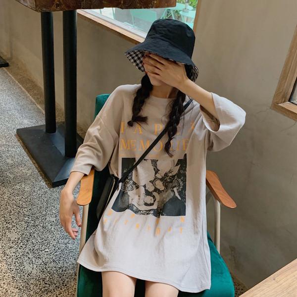 Tricou larg de dama cu aplicatie