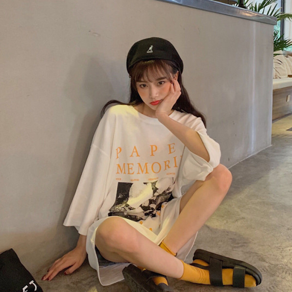 Tricou larg de dama cu aplicatie