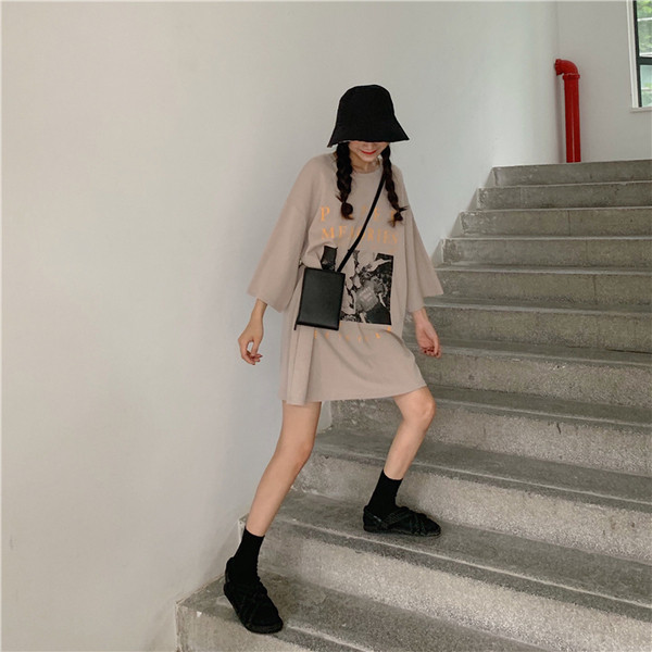 Tricou larg de dama cu aplicatie