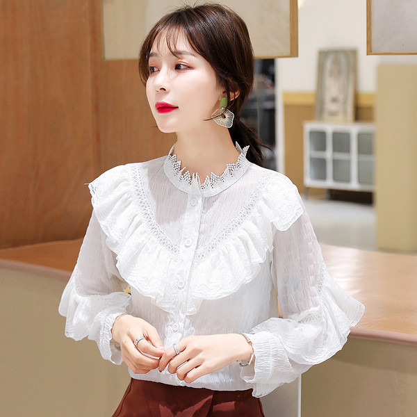 Cămașă elegantă de damă cu guler înalt, bucle și nasturi