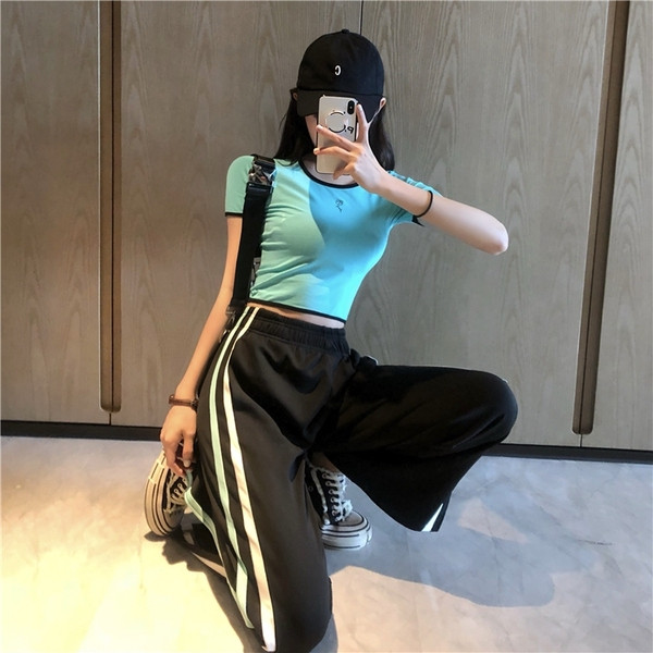 Bluză scurtă sport-casual cu mâneci scurte