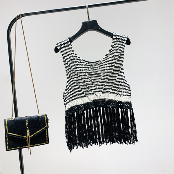 Maieu de dama alb-negru cu franjuri si bretele late