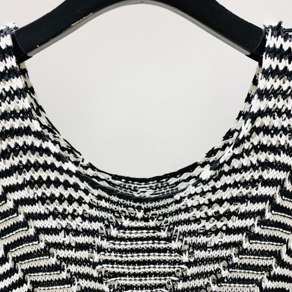 Maieu de dama alb-negru cu franjuri si bretele late