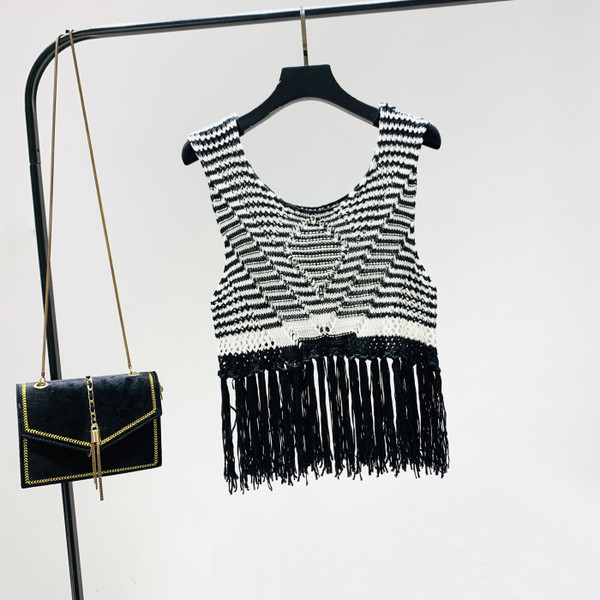 Maieu de dama alb-negru cu franjuri si bretele late