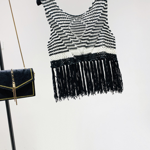 Maieu de dama alb-negru cu franjuri si bretele late