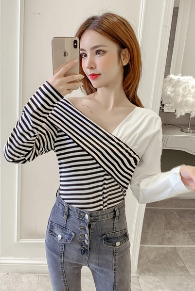 Bluză de damă bicoloră cu mâneci lungi și decolteu spitz