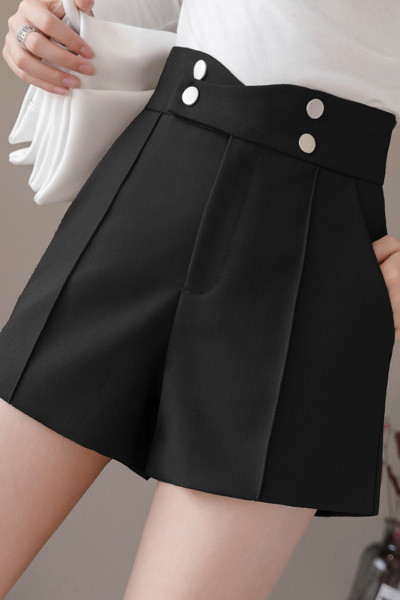 Pantaloni scurti moderni de dama cu talie inalta si elemente metalice