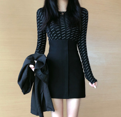 Дамска вталена черна блуза с дълъг ръкав