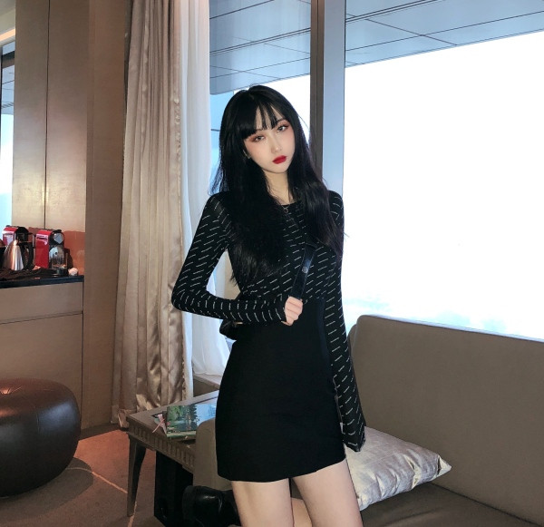 Bluză neagră de damă cu mâneci lungi