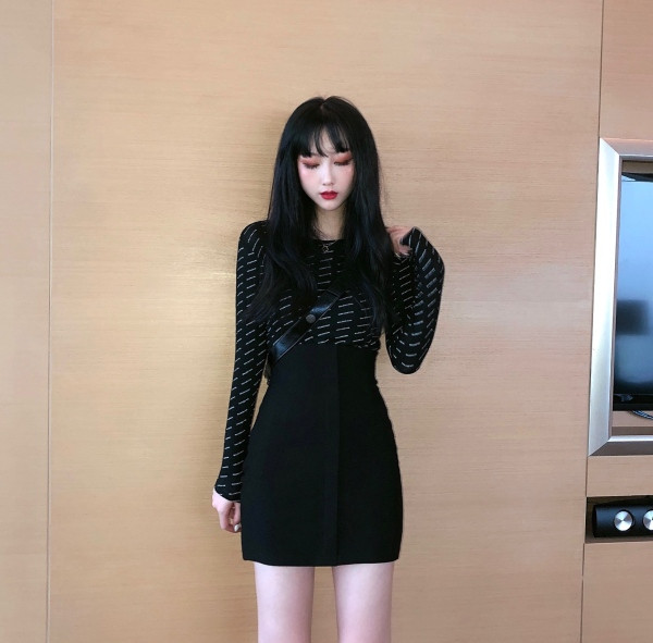 Bluză neagră de damă cu mâneci lungi