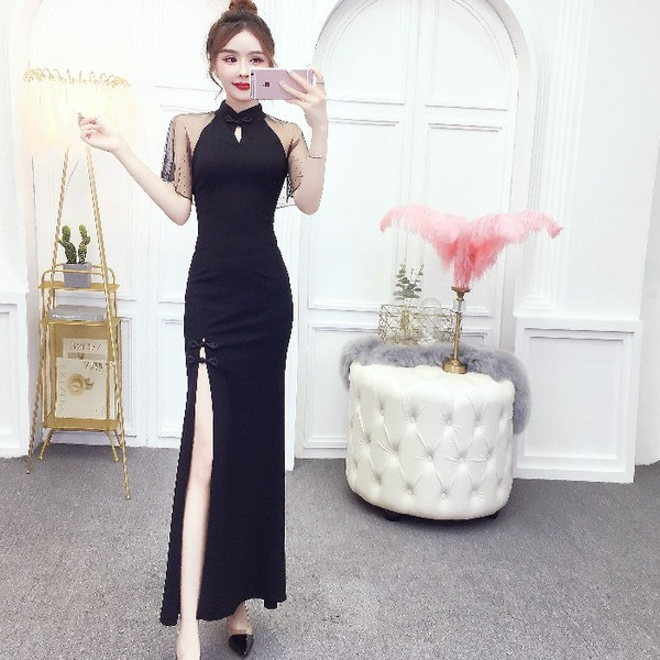 Rochie lungă de damă cu fante și mâneci din tul