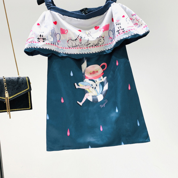 Нов модел дамска рокля с тънки презрамки и голи рамене