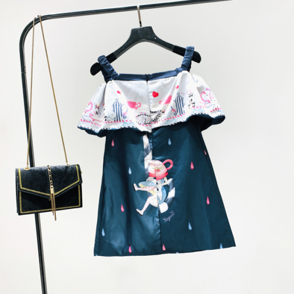 Нов модел дамска рокля с тънки презрамки и голи рамене