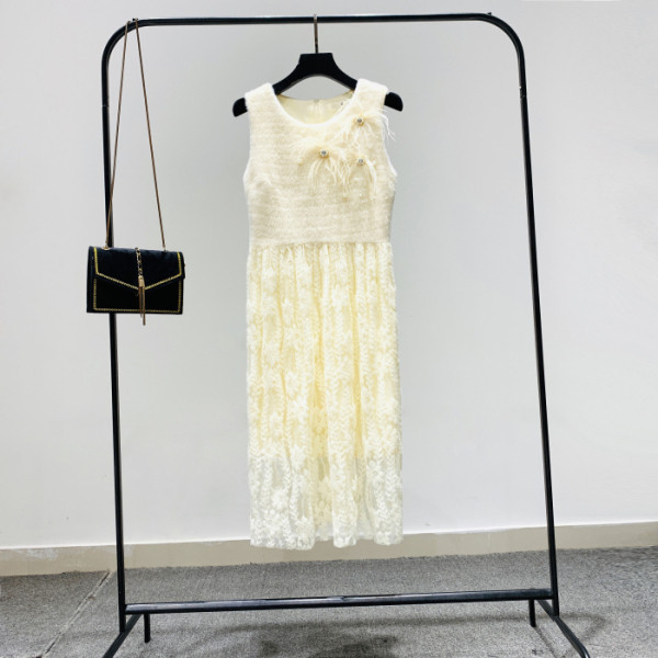 Модерна дамска рокля с дантела и презрамки